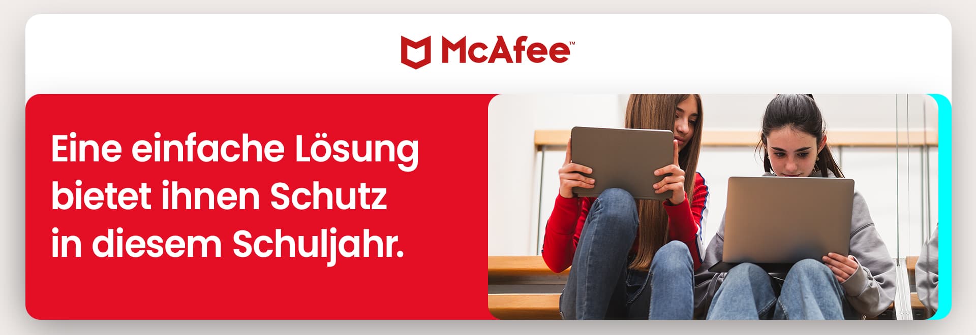 McAfee Back-to-School-Kampagne mit Schülerinnen an Tablet und Laptop und dem Hinweis „Eine einfache Lösung bietet Ihnen Schutz in diesem Schuljahr.“