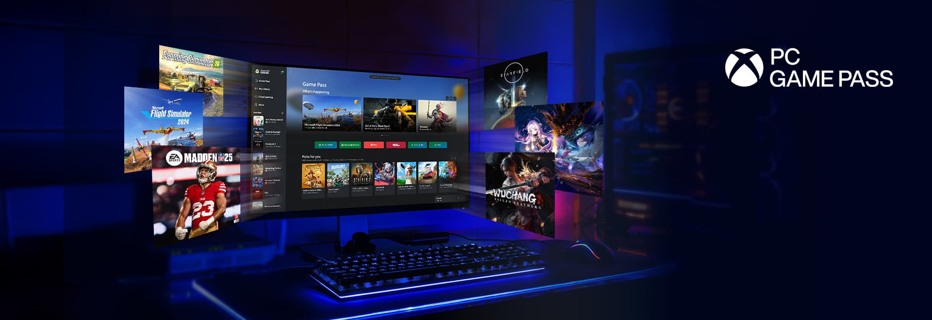 Gaming-Setup mit Monitor, auf dem der PC Game Pass angezeigt wird. Rund um den Bildschirm sind verschiedene Spielecover eingeblendet, darunter Microsoft Flight Simulator 2024, Farming Simulator 25, Madden NFL 25, Starfield und Wuchang: Fallen Feathers. Rechts oben das Logo „PC Game Pass“.