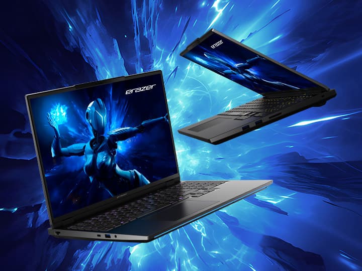Zwei halb geöffnetes Gaming Laptops zeigen ein futuristisches, blau gestaltetes Bild mit der ERAZER Roboterfigur, die eine leuchtende Kugel hält, vor einem dynamischen blauen Explosionshintergrund.