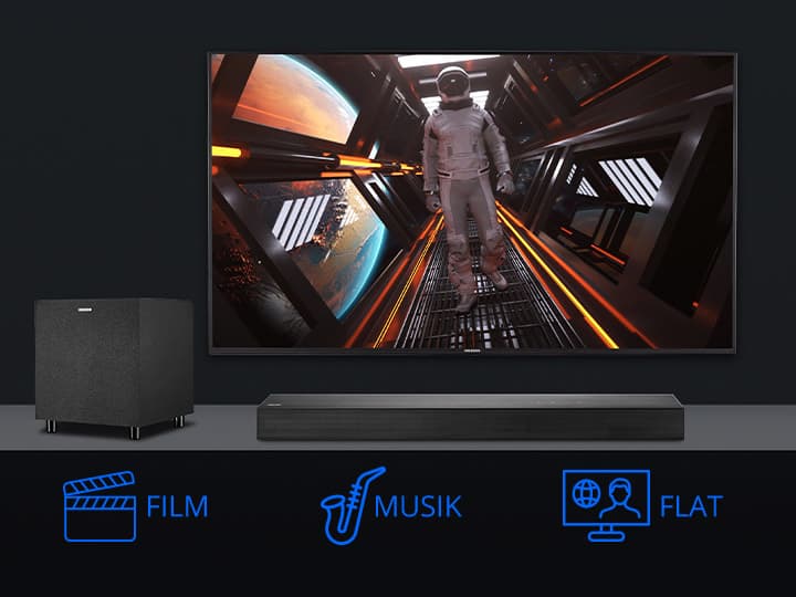 Fernseher mit Weltraumszene und Astronaut. Unter dem Fernseher befinden sich Lautsprecher und Soundbar. In der untersten Reihe sind die Symbole für Film, Musik und Flat zu sehen.