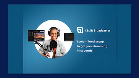 Person, die XSplit Broadcaster mit Mikrofon und Kopfhörern verwendet und eine Tasse hält. Text: „Optimierte Einrichtung, damit Sie in Sekundenschnelle streamen können!“