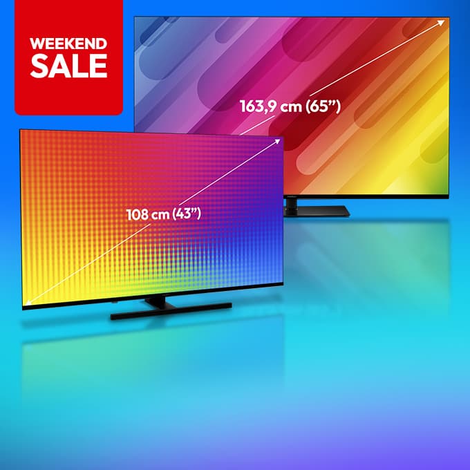 TV mit 108 cm (43") und TV mit 163,9 cm (65") Bildschirmdiagonale vor blauem Hintergrund mit Hinweis „Weekend Sale“
